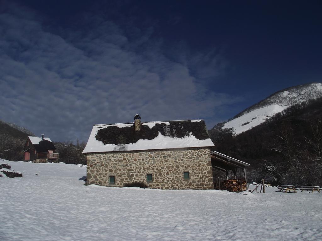 Les Chalets De La Foret D'Issaux Osse-en-Aspe Room photo