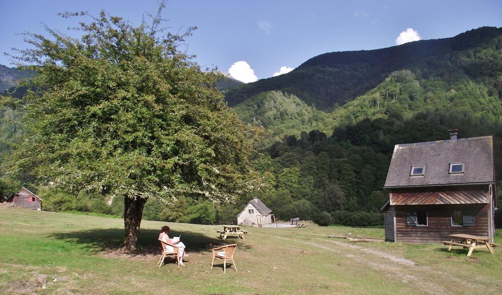 Les Chalets De La Foret D'Issaux Osse-en-Aspe Room photo